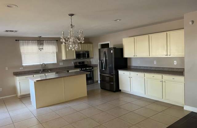 Spacious 4 Bedroom 2.5 Bath Home with Pool in Oro Valley Gallery 4
