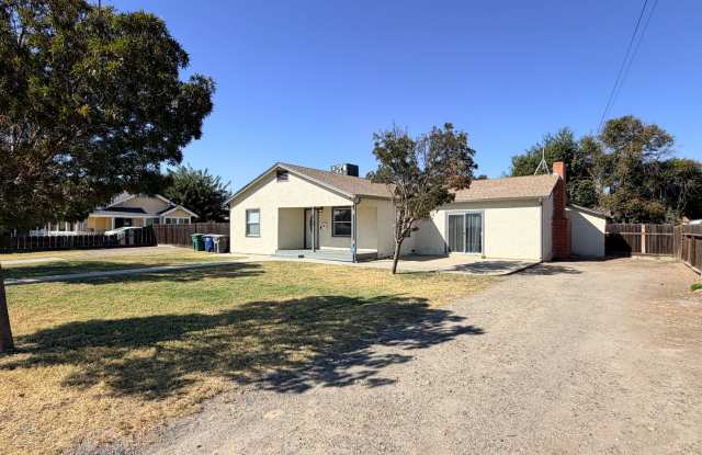2702 Blossom St, Dos Palos - 2 Beds 1 Bath w/Detached 1 Bedroom 1 Bath Unit Gallery 3