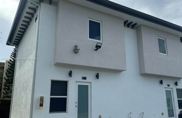 6410 SW 139th Avenue Rd - 6410 Southwest 139th Avenue Road, Kendale Lakes, FL 33175