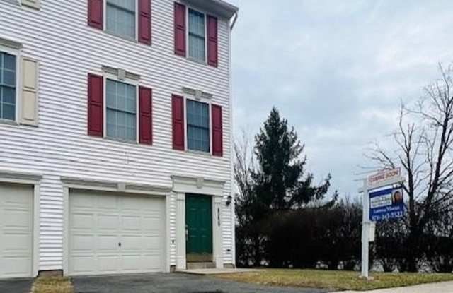 45439 TIMBER TRAIL SQUARE - 45439 Timber Trail Square, Sterling, VA 20164