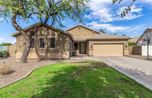 BEAUTIFUL GILBERT HOME ON OVERSIZED LOT! - 4023 South Skyline Court, Gilbert, AZ 85297