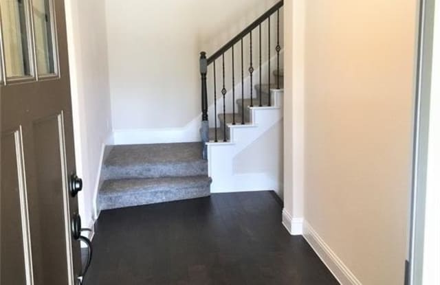 559 Waterloo Drive Gallery 3