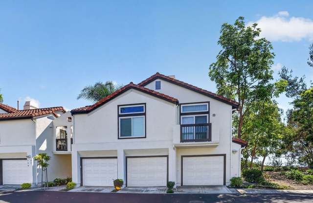 Furnished Upgraded 2-bed, 2-bath Private End-Unit with Immersive Nature Views Gallery 4