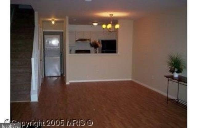1046 WARWICK Court Gallery 2