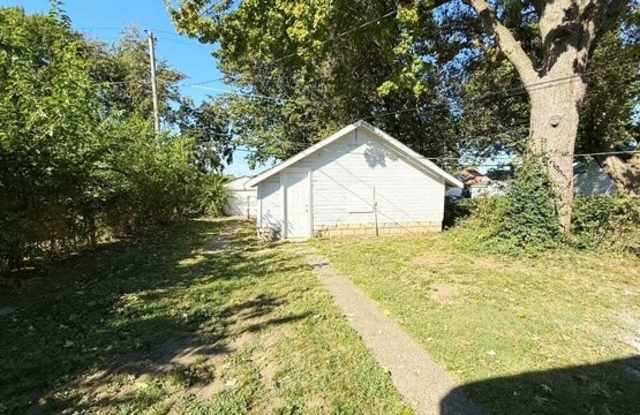 742 North Bradley Avenue Gallery 3
