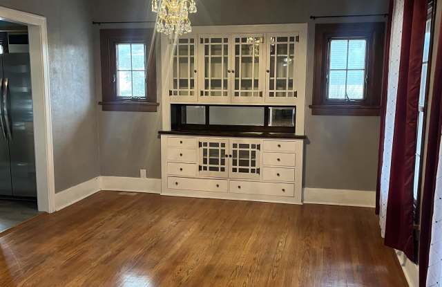3715 Warren Avenue photos photos