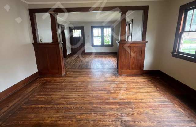 3 bed 1 bath Saginaw home - 1561 Holmes Street, Saginaw, MI 48602