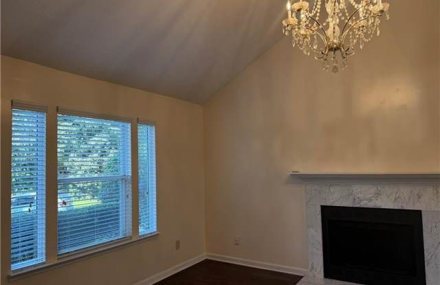 4654 Hampton NE Gallery 2