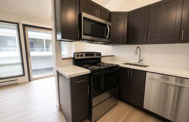 $300 OFF x 3 Months! Bright 1BR + Private Balcony Near Green Lake Gallery 4