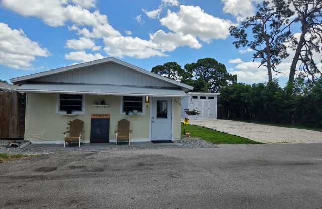 All-Inclusive Living in West Bradenton 1BD/1BA — Utilities, Lawn Care & Pets Welcome Gallery 3