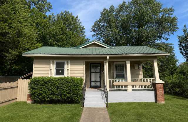 3 Bedroom/ 1.5 Bath Available Now! photos photos