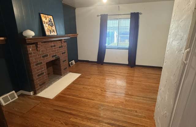1128 Greenfield Avenue Gallery 3