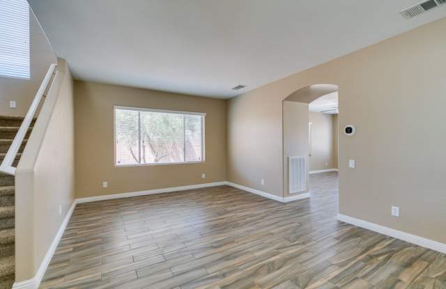 GORGEOUS 2 STORY HOME*4 BEDROOMS*TONS OF UPGRADES*STAINLESS STEEL APPLIANCES* Gallery 4