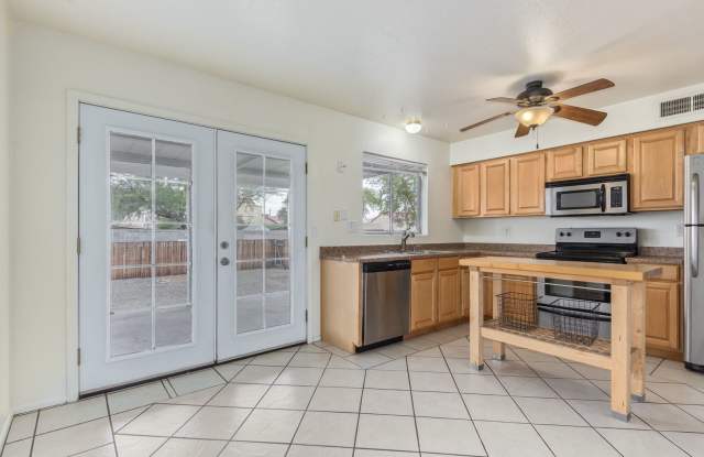 3 bedroom 1 bathroom home in great Tempe location! - 6233 South Parkside Drive, Tempe, AZ 85283