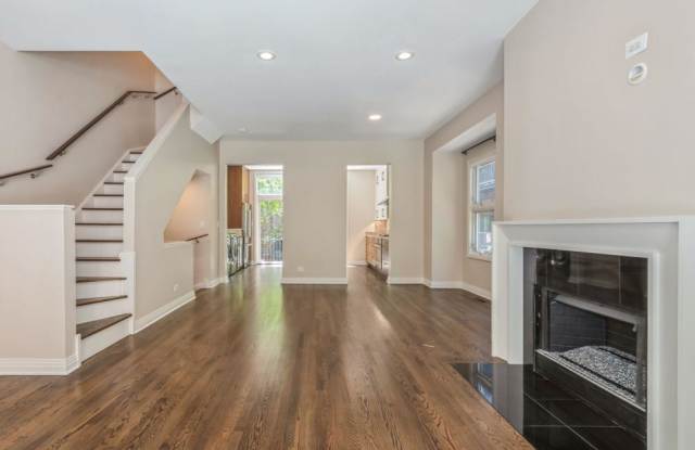 321 N Clinton - 321 North Clinton Street, Chicago, IL 60661