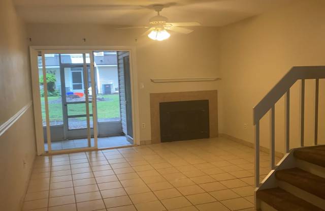 2/1.5 (Shell Rock Villas) Beautiful 2 bedroom townhome located close to Celebration Point featuring Regal Cinemas, shopping centers, and lots of restaurants photos photos