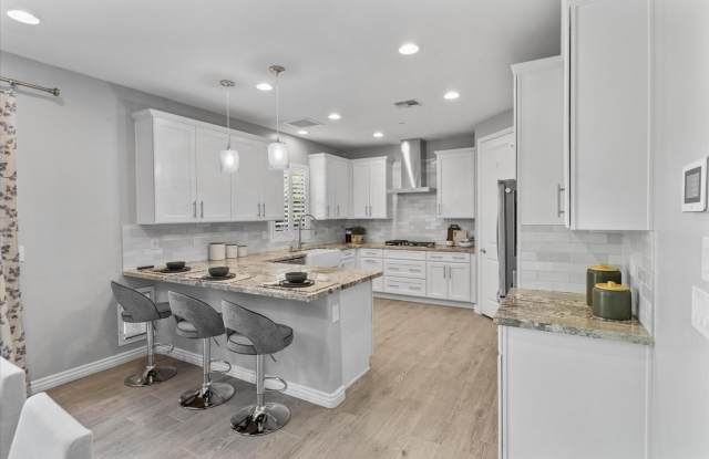 1063 N 70th Way photos photos