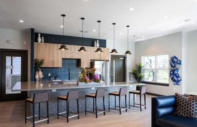 Vi Collina photos photos