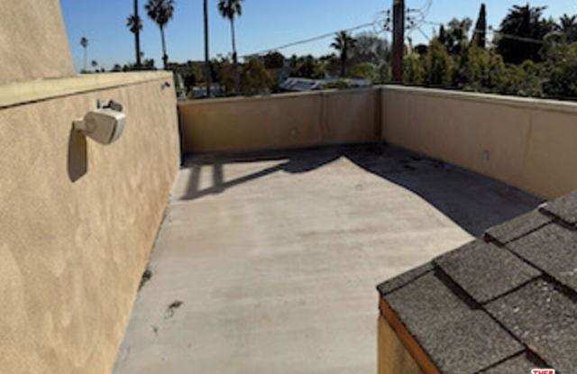 526 Broadway Street - 526 Broadway Street, Los Angeles, CA 90291