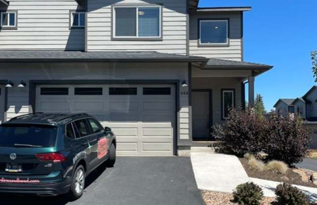 **1/2 OFF first full months rent!**  Like new construction near St. Charles!  W/S/G included! Gallery 1