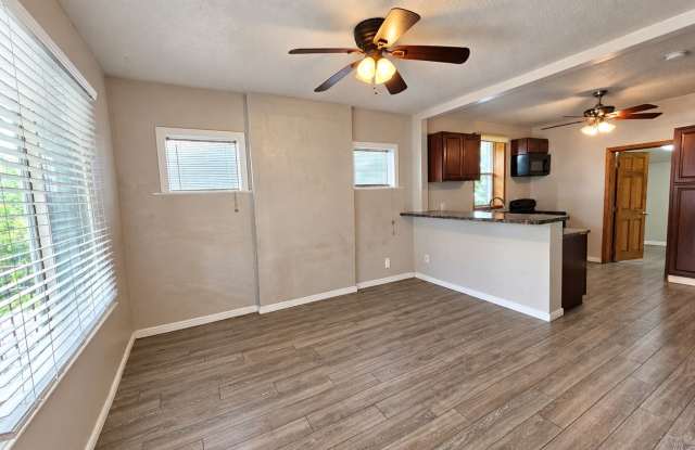 Charming 2-Bedroom SLC Home with In-Unit Laundry & Large Backyard Gallery 4