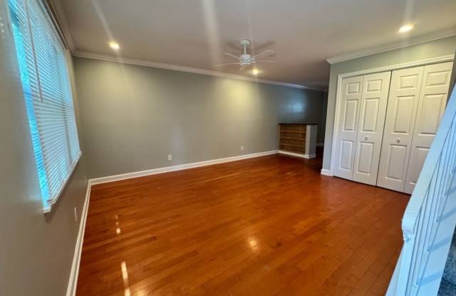 FOR RENT 730 Harbor Lane Gallery 4