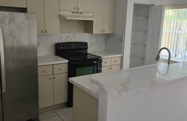 4948 Leeward Lane Gallery 3