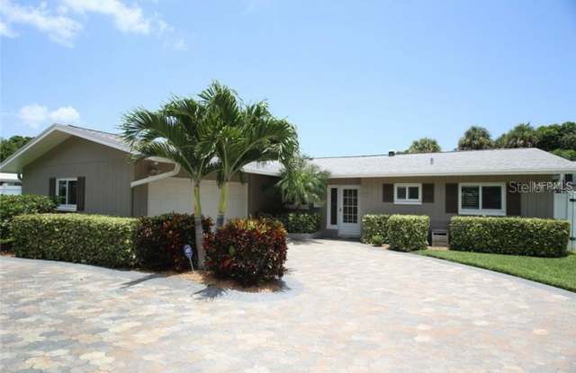 4040 39TH STREET S - 4040 39th Street South, St. Petersburg, FL 33711