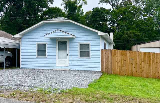 3 Bedroom 2 Bath house Great Swannanoa Location! - 126 Central Avenue, Swannanoa, NC 28778