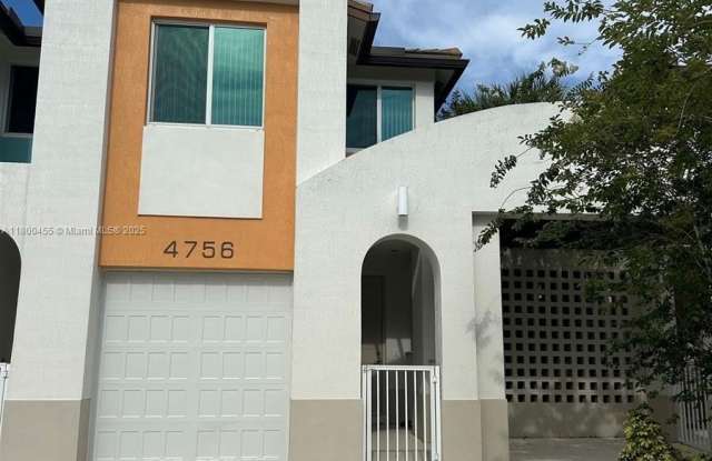 4756 SW 63rd Ter photos photos