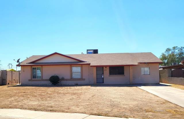 EXCELLENT VALUE ON THE PHOENIX/TEMPE BORDER! photos photos