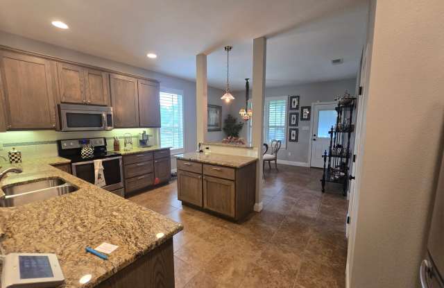 Granite, Screened in porch and fenced yard Gallery 3