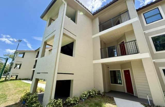 Two  bedroom and two bathroom condo with lakeview balcony Gallery 1