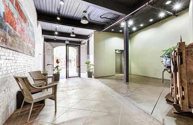 402 JULIA Street Gallery 3
