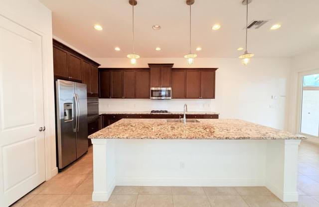 2074 Dickens Terrace Gallery 2