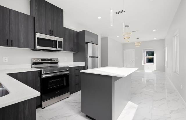 900 N Clarence Ave photos photos