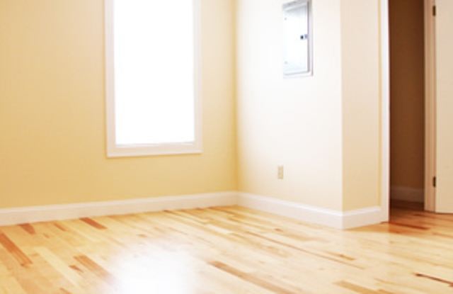 22 Cedar St, Burlington, VT | Renovated 2 Bedroom House Near UVM & Downtown | June 2027 Gallery 3