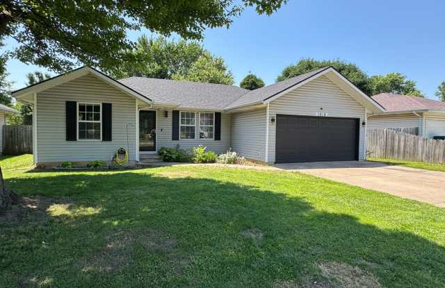 3 Bedroom | 2 Bathroom | 2 Car garage | Large backyard | Springfield MO - 1019 North Dickerson Avenue, Springfield, MO 65802 3 Bedroom | 2 Bathroom | 2 Car garage | Large backyard | Springfield MO - 1019 North Dickerson Avenue, Springfield, MO 65802