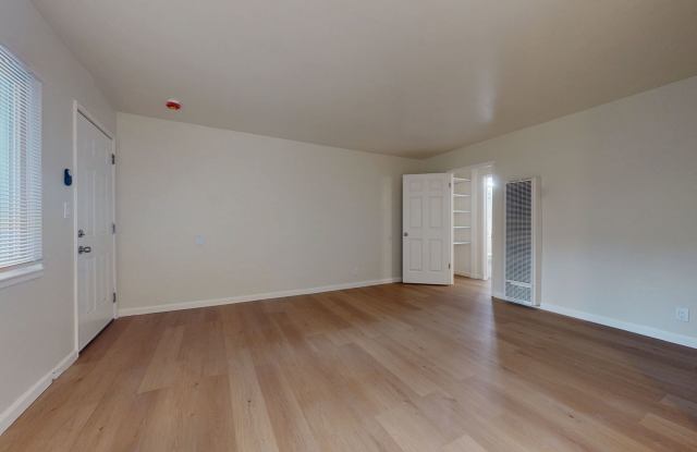 3040 Lynde Street Gallery 4