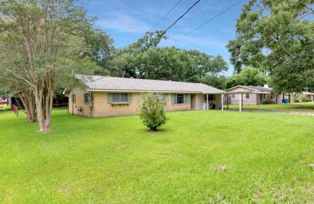 3 beds 2 baths for rent - 146 Antigua Drive, Lafayette, LA 70503 3 beds 2 baths for rent - 146 Antigua Drive, Lafayette, LA 70503