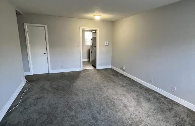 2722 Poinsettia Avenue Gallery 3