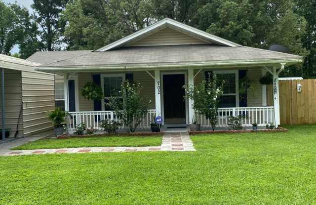 702 E Bay Ave - 702 East Bay Street, Kingsland, GA 31548