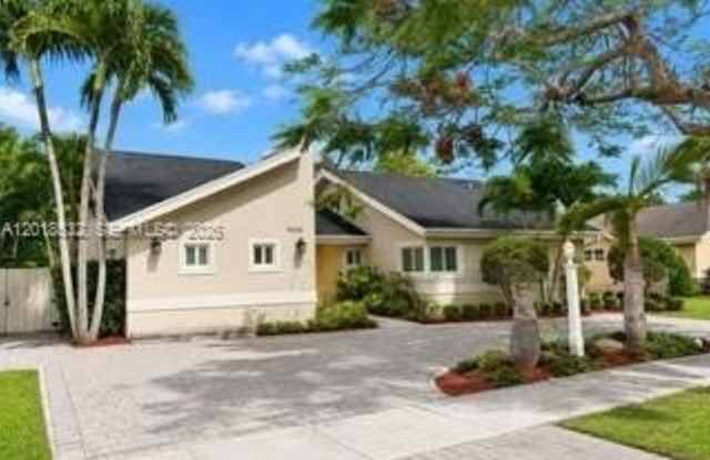 9005 SW 102nd Ct photos photos