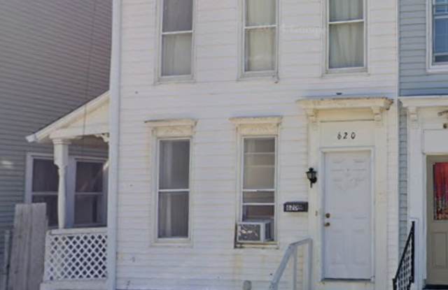House with Yard and Parking-Video in the Pictures! photos photos
