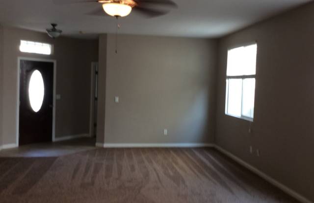 4 bedroom 2 bath 1927sq ft home located in Plumas Lake Gallery 3