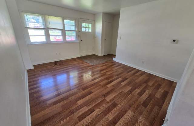 $900 - 2 Bedroom 1 Bathroom Townhome photos photos