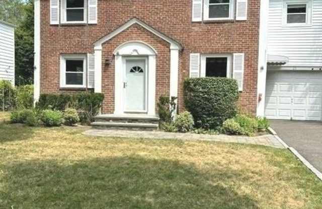 25 Park Circle - 25 Park Circle, Great Neck, NY 11024