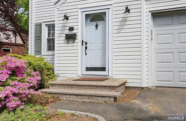 27 Pleasant Avenue Gallery 2