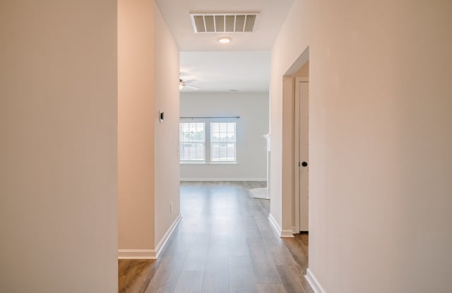 215 Deerfield Drive Northeast Gallery 3