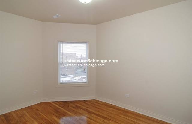 4058 W DIVISION Gallery 3